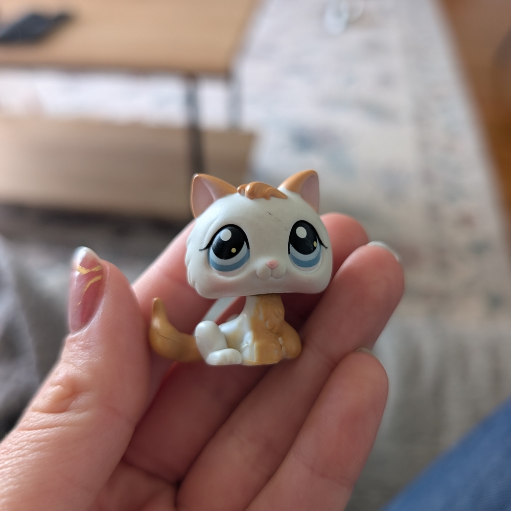 Cute Cat Figurine with Blue Eyes